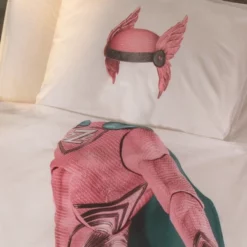Bettwäsche SNURK Superhero Pink Perkal 10 Bettwäsche SNURK Superhero Pink Perkal -BEDSUPPLY VerkäufeBEDSUPPLY Verkäufe supergirl close up 177 CMYK